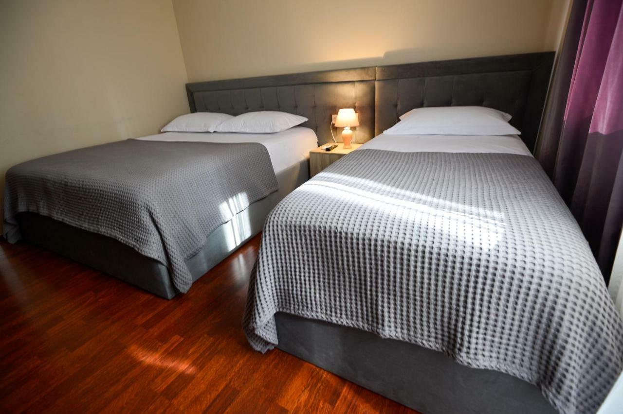 Hotel Niku Tirana Esterno foto