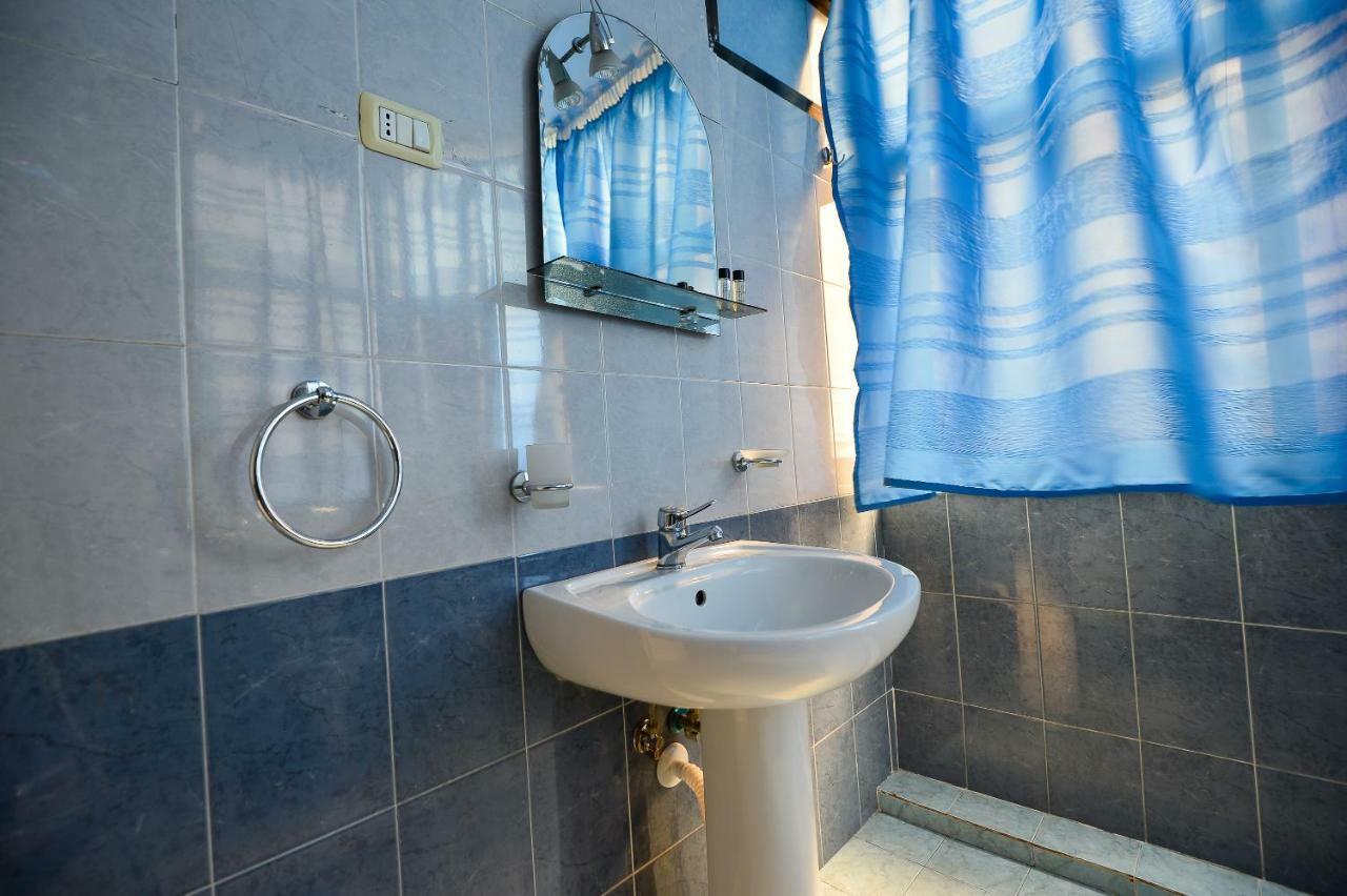 Hotel Niku Tirana Esterno foto