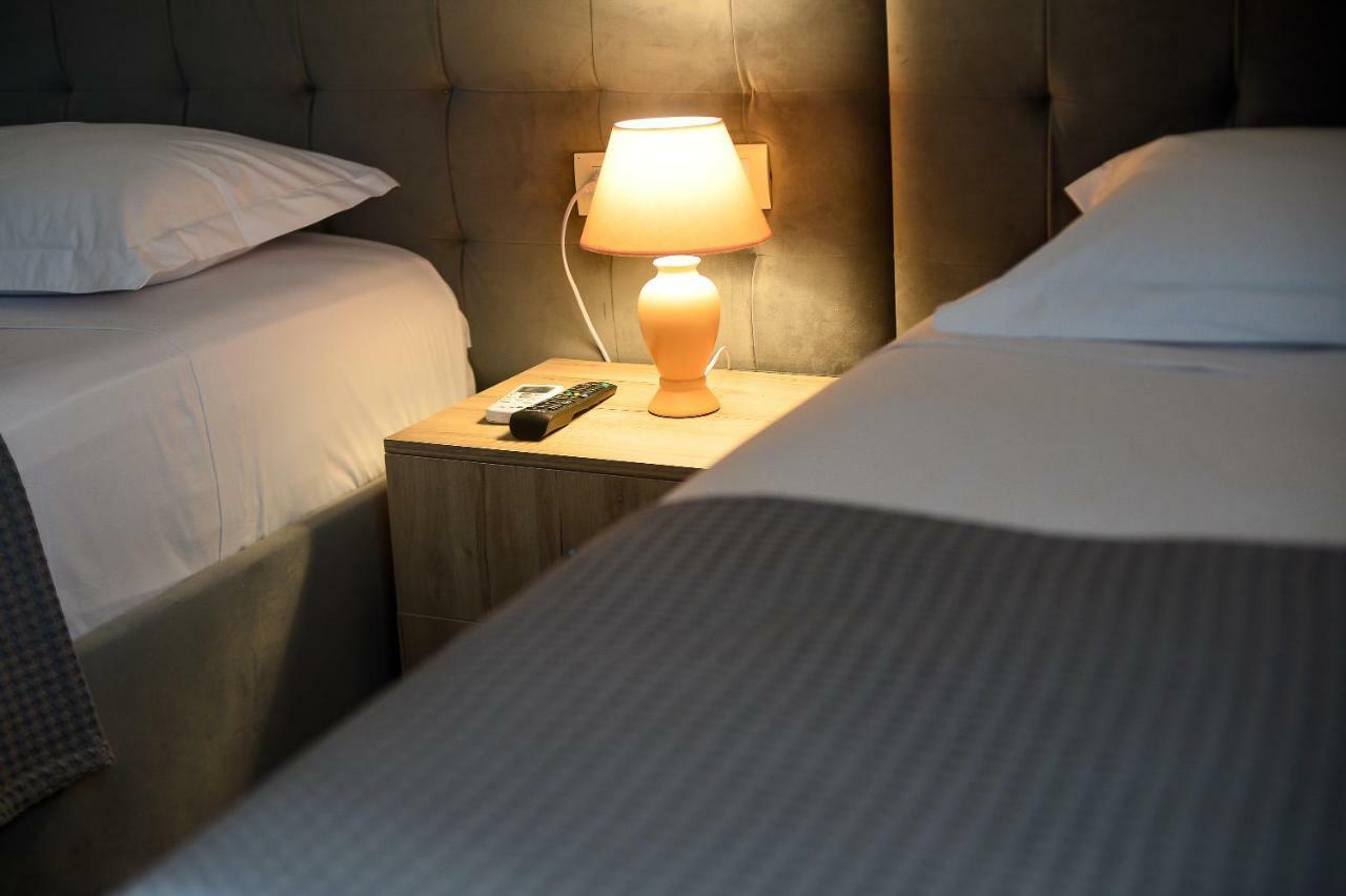 Hotel Niku Tirana Esterno foto