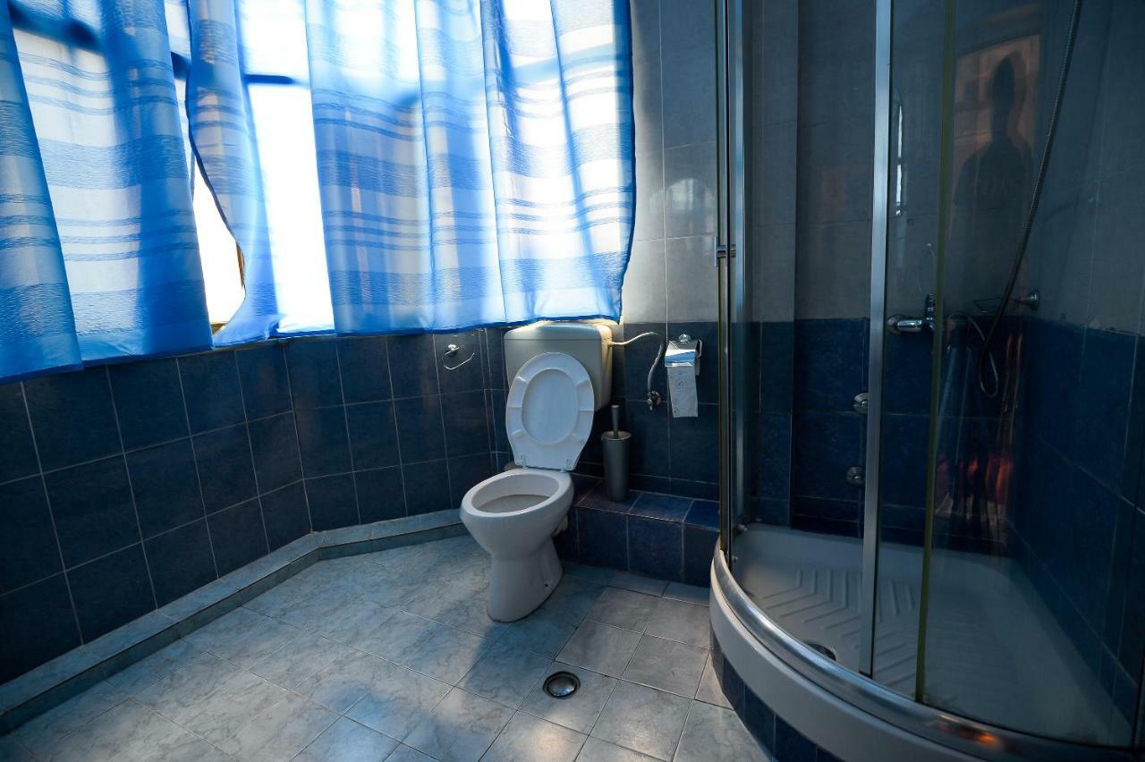 Hotel Niku Tirana Esterno foto