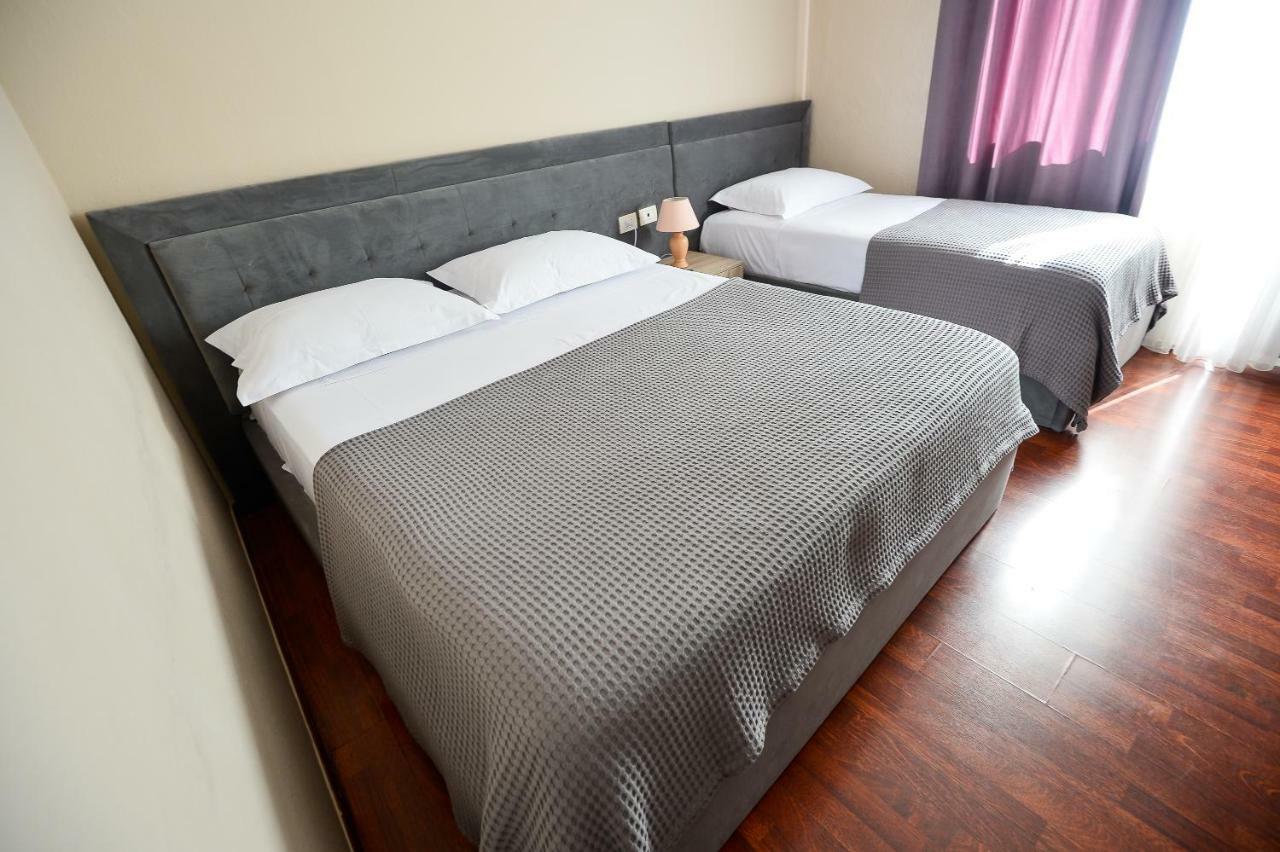 Hotel Niku Tirana Esterno foto