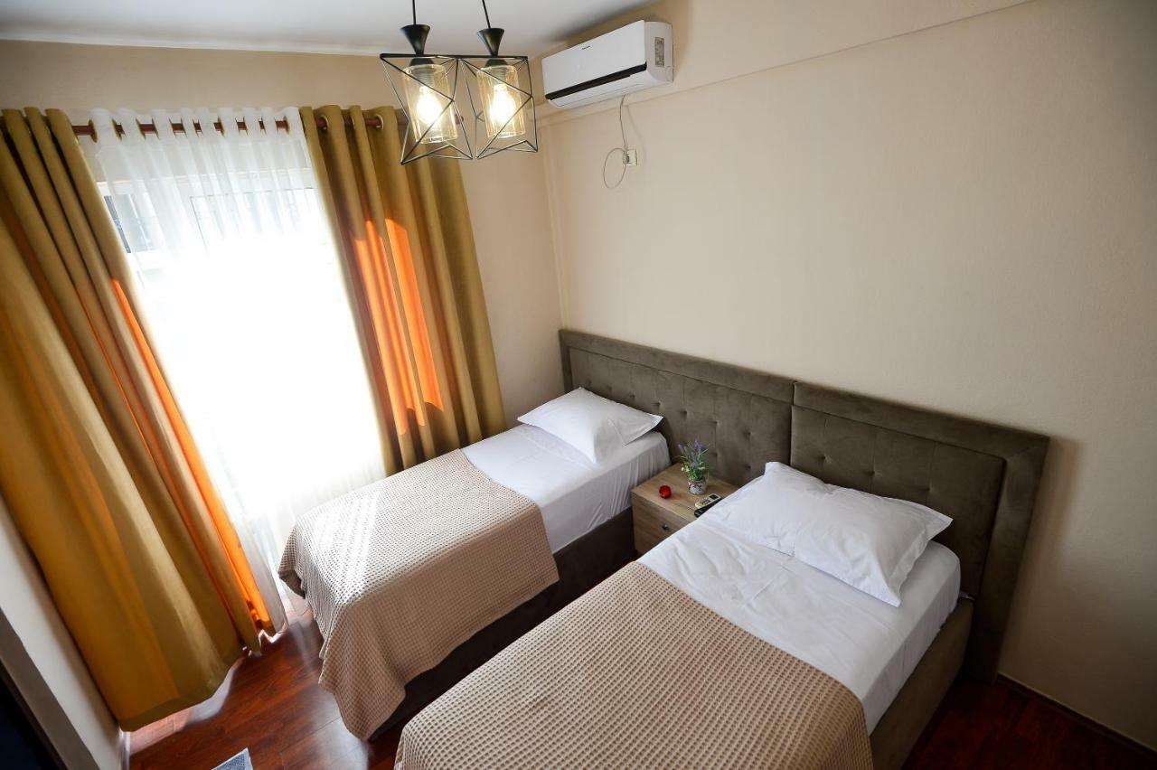Hotel Niku Tirana Esterno foto