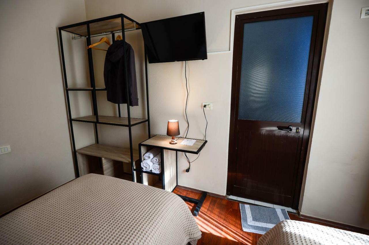Hotel Niku Tirana Esterno foto