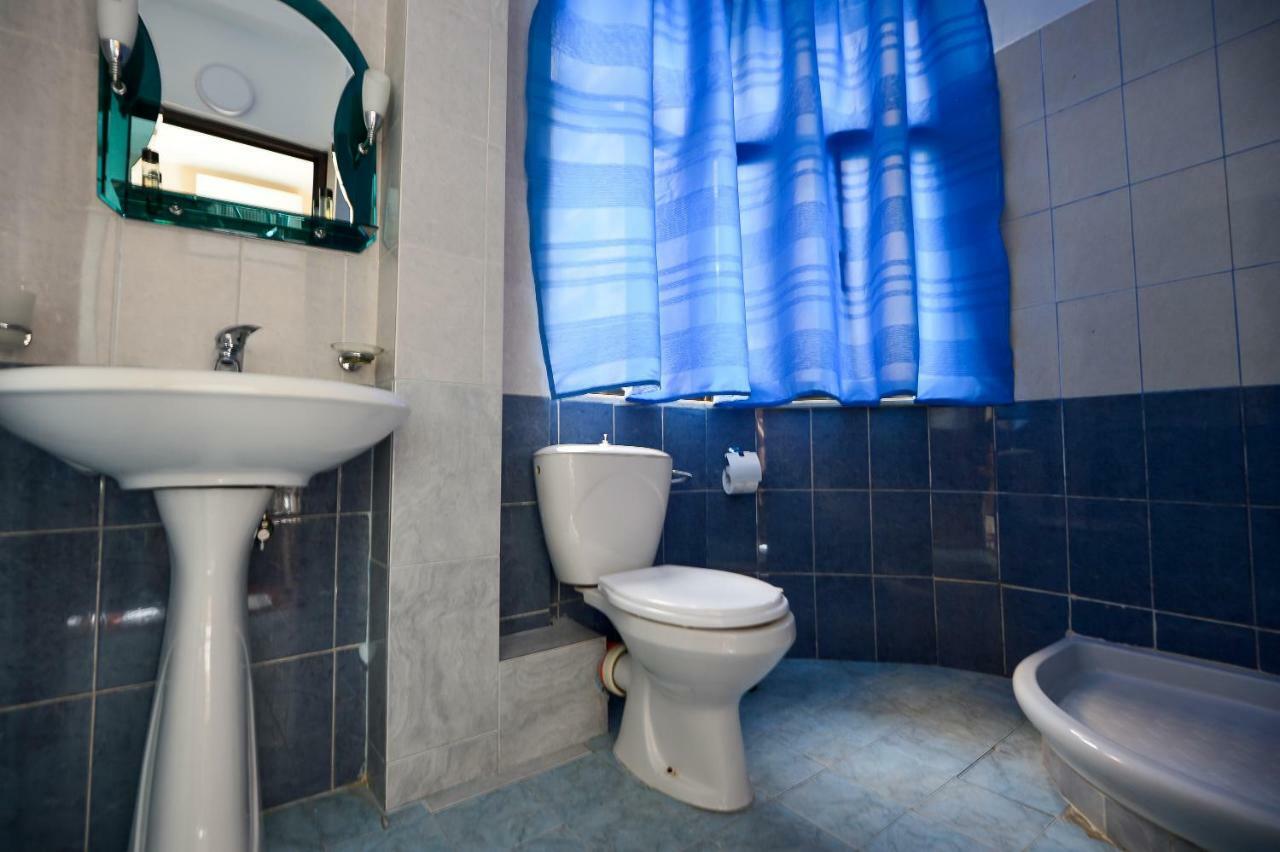 Hotel Niku Tirana Esterno foto