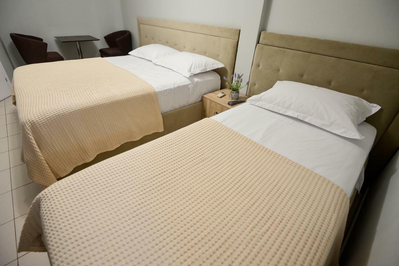 Hotel Niku Tirana Esterno foto