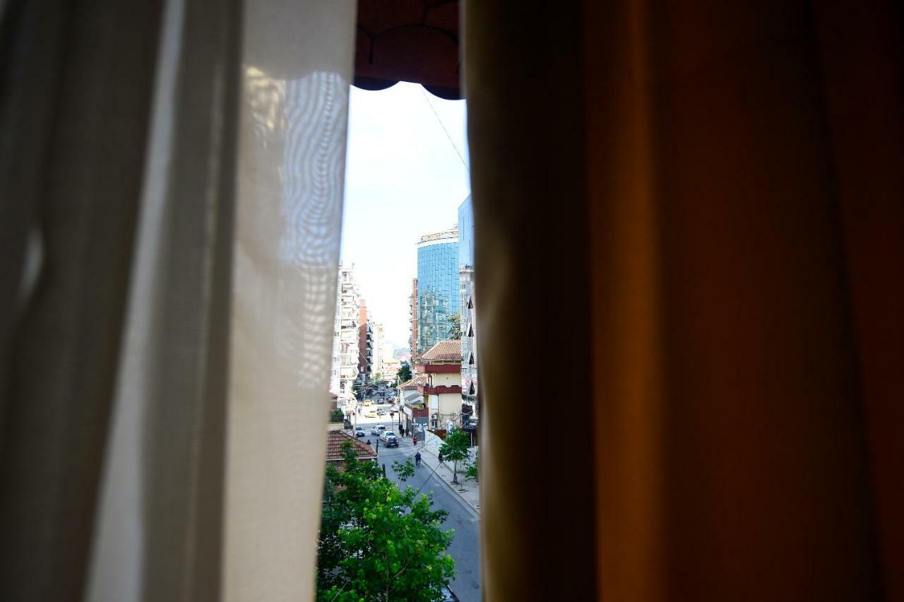 Hotel Niku Tirana Esterno foto