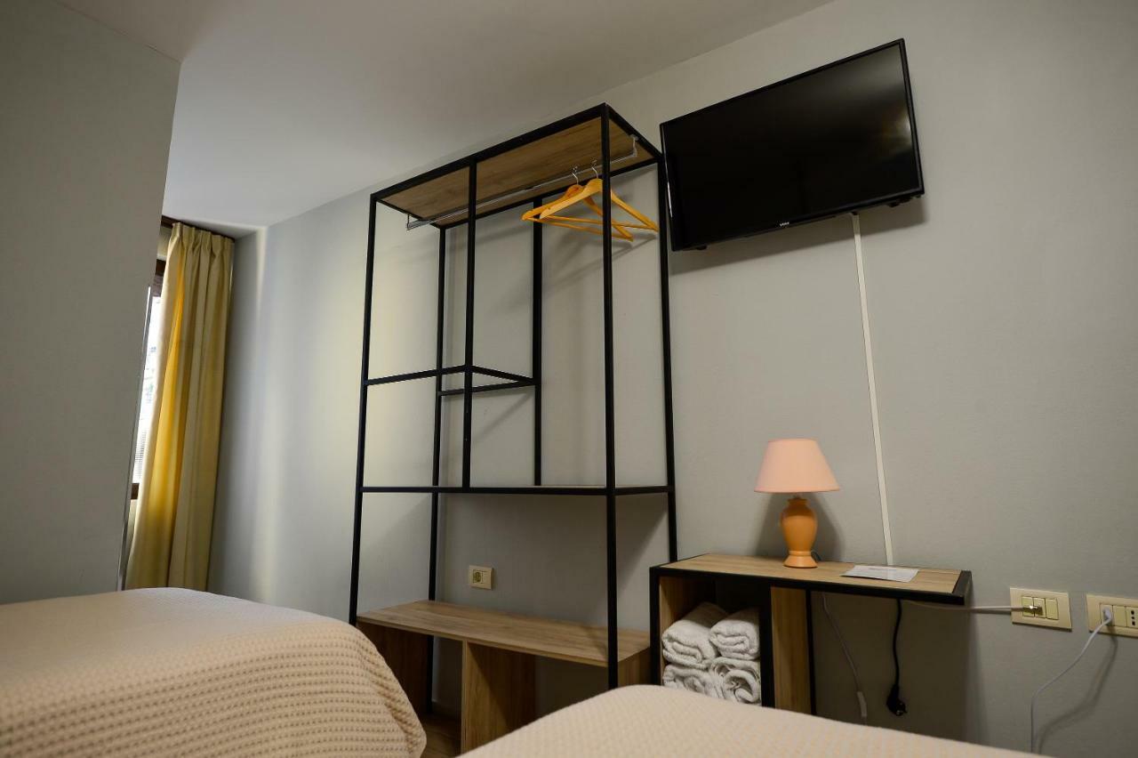 Hotel Niku Tirana Esterno foto