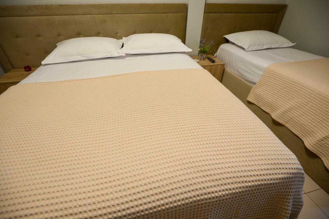 Hotel Niku Tirana Esterno foto