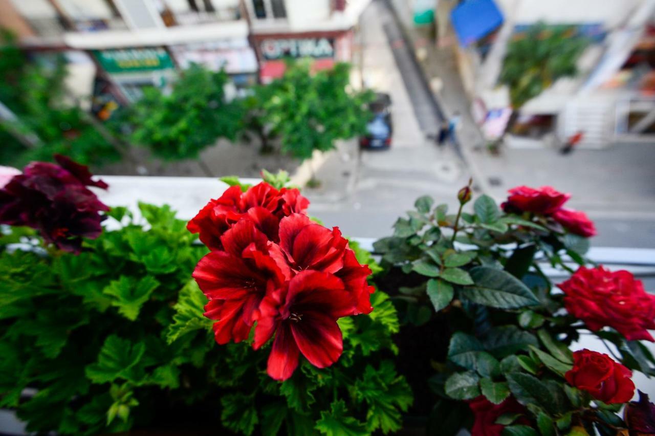 Hotel Niku Tirana Esterno foto