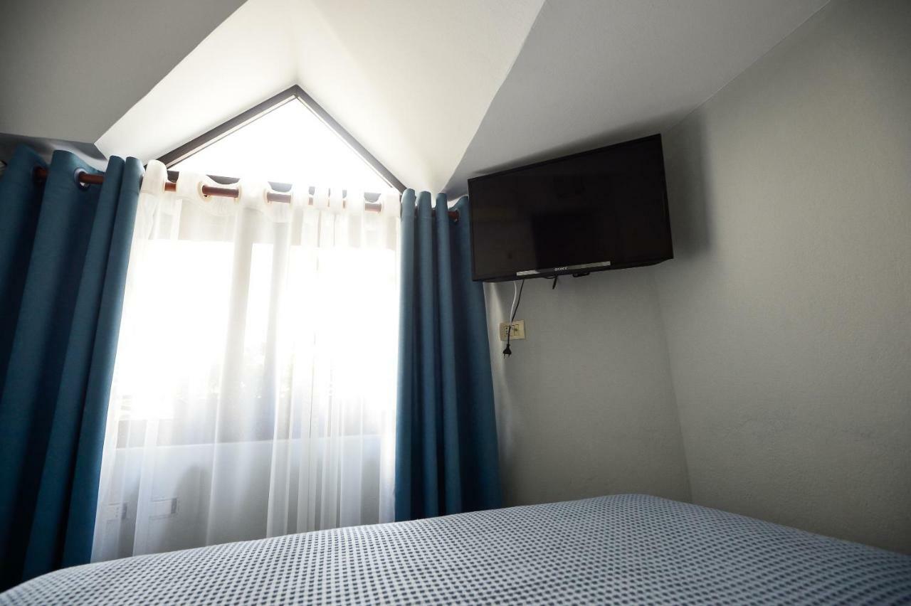 Hotel Niku Tirana Esterno foto