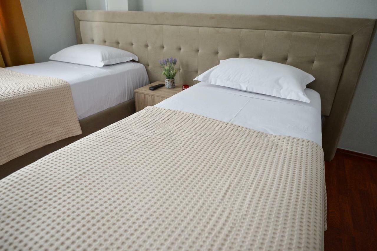 Hotel Niku Tirana Esterno foto