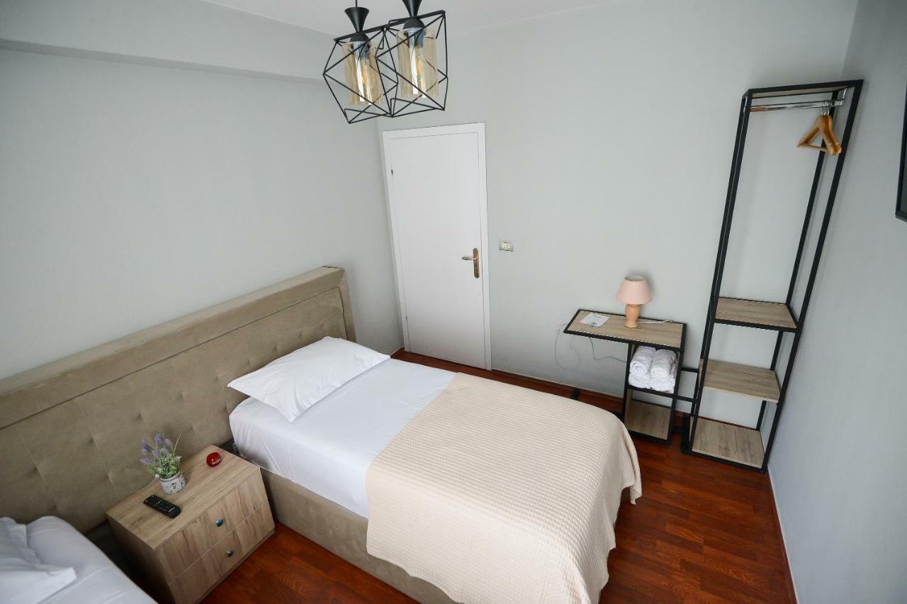 Hotel Niku Tirana Esterno foto