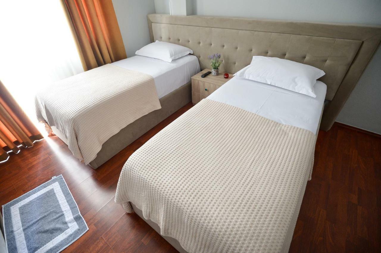 Hotel Niku Tirana Esterno foto