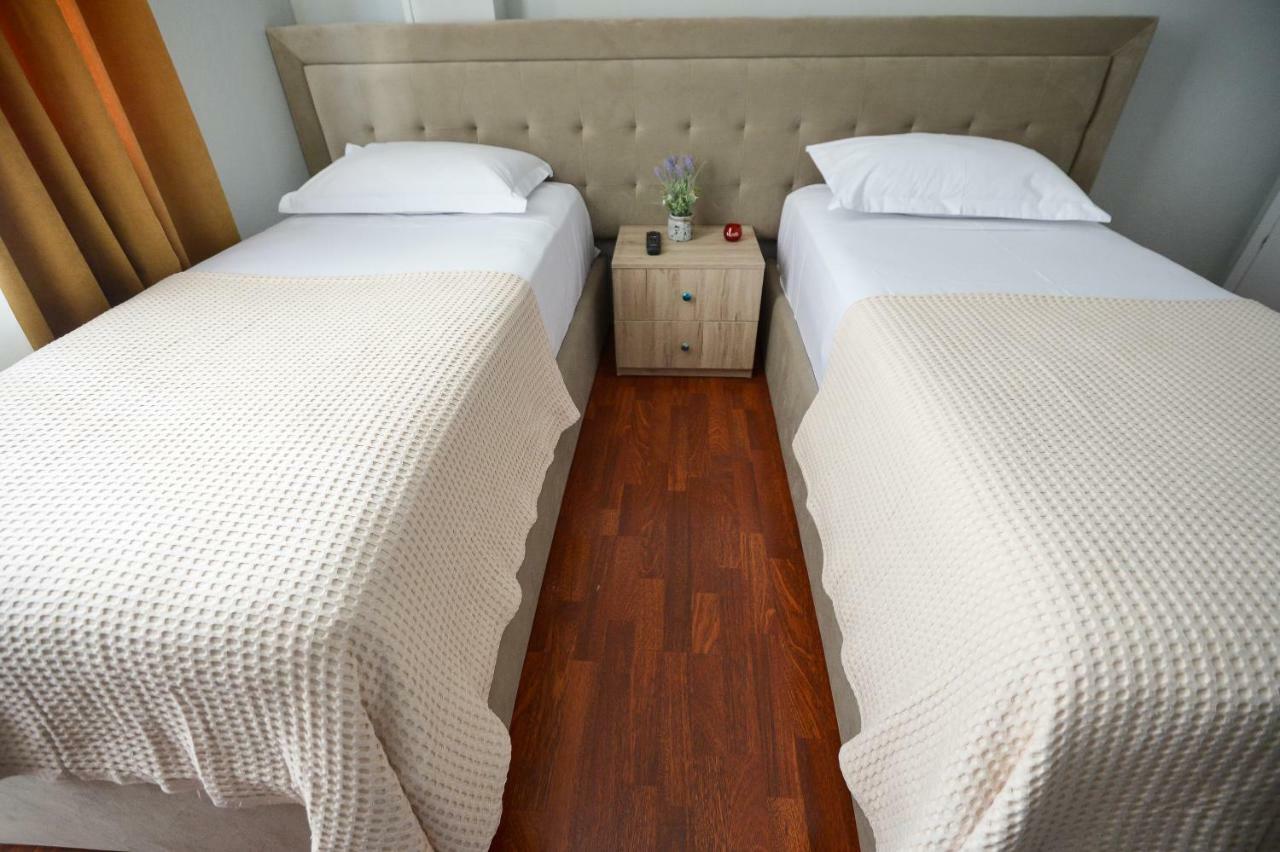 Hotel Niku Tirana Esterno foto